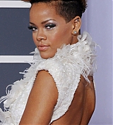 Rihanna_52nd_Grammy_Red_Carpet_010~0.jpg