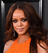 Rihanna_2017_Grammys_Carpet_0141.jpg