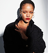 Rihanna_Bazaar_2020_003.jpg