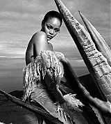 Rihanna_Bazaar_2020_004.jpg