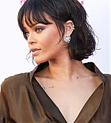 Rihanna_Billboard_Music_Awards_Carpet_May_22_2016_037.jpg